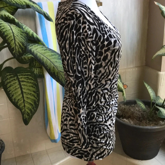 Chico’s black, gray, cream animal print V-neck top - Picture 4 of 7